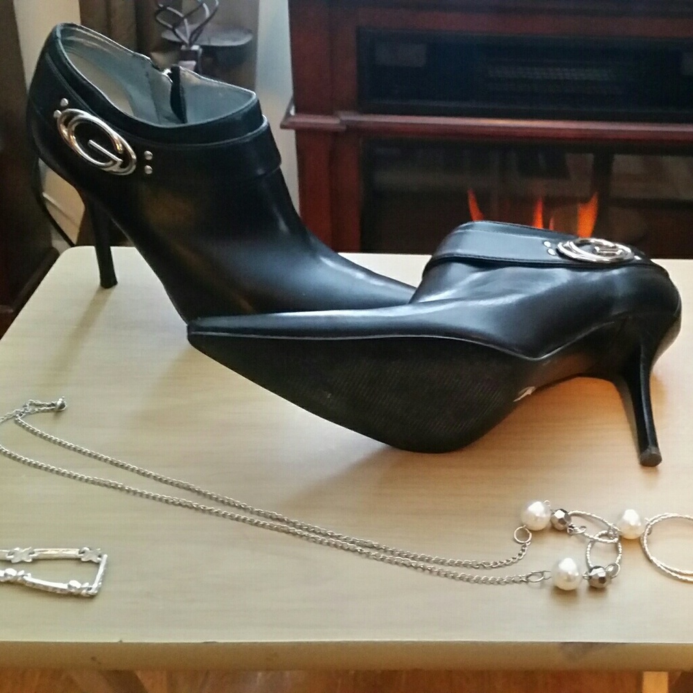 Shoes - Picture 3 of 4